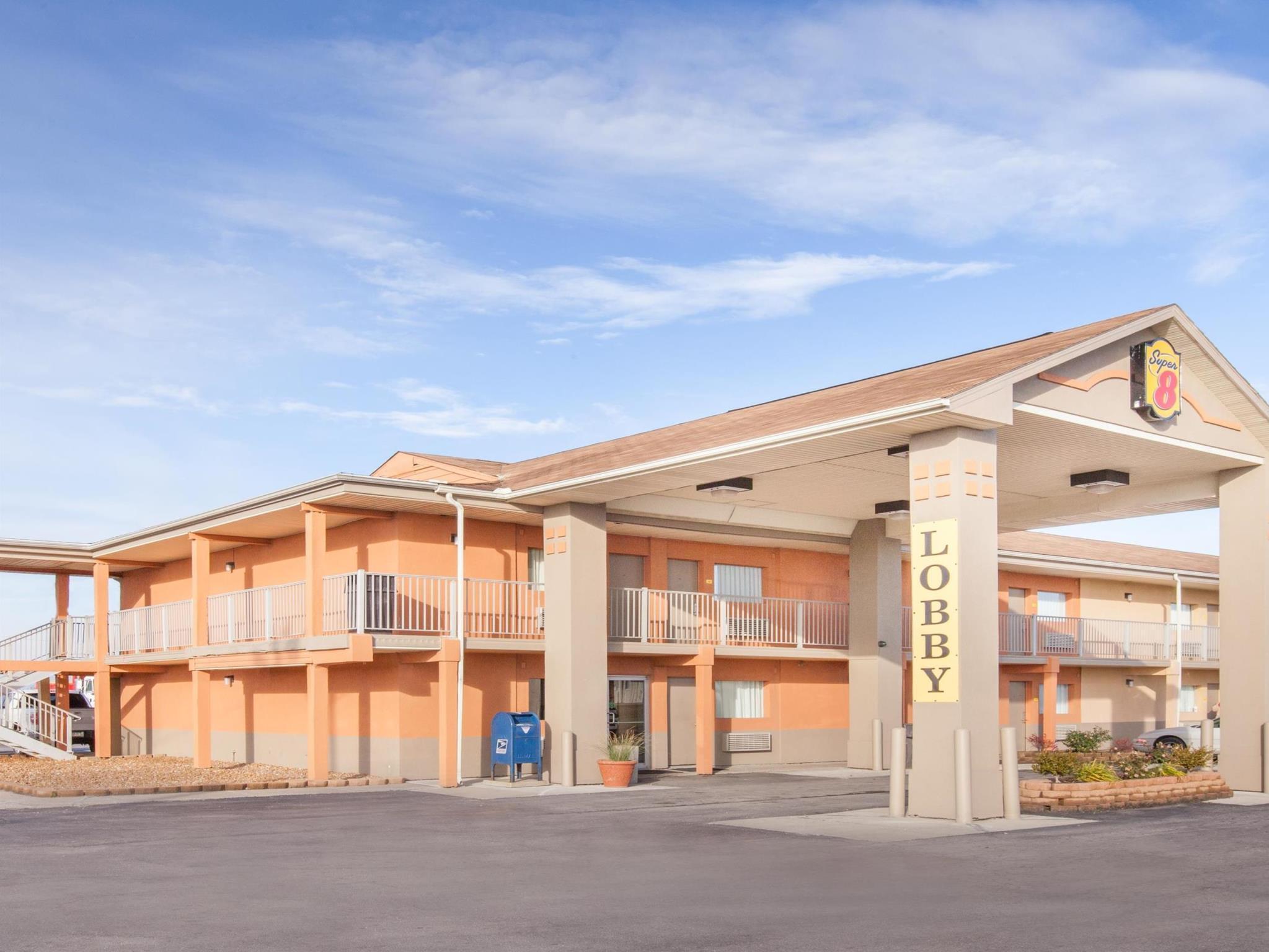 Super 8 By Wyndham Millbury/Toledo Hotel Eksteriør billede
