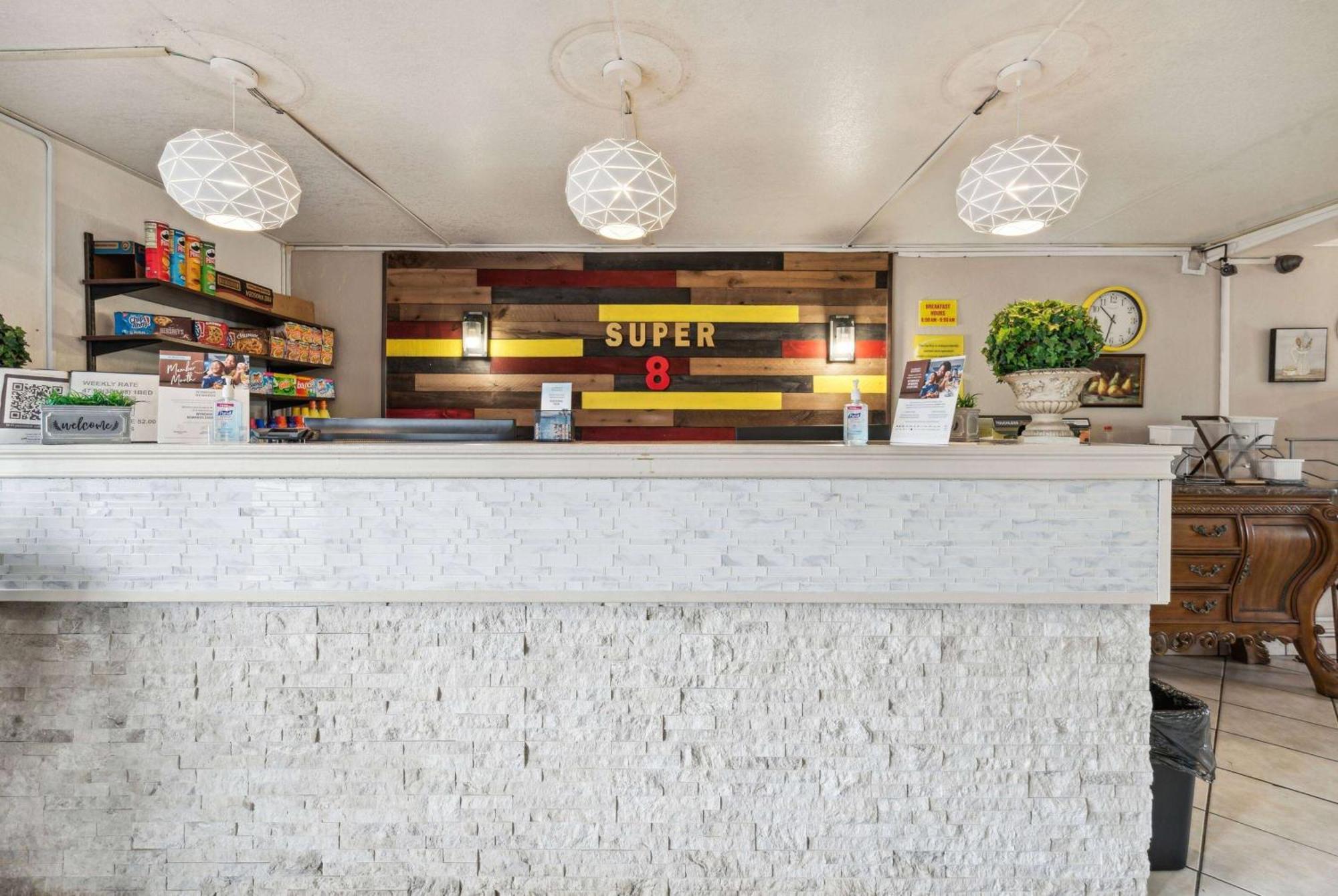 Super 8 By Wyndham Millbury/Toledo Hotel Eksteriør billede