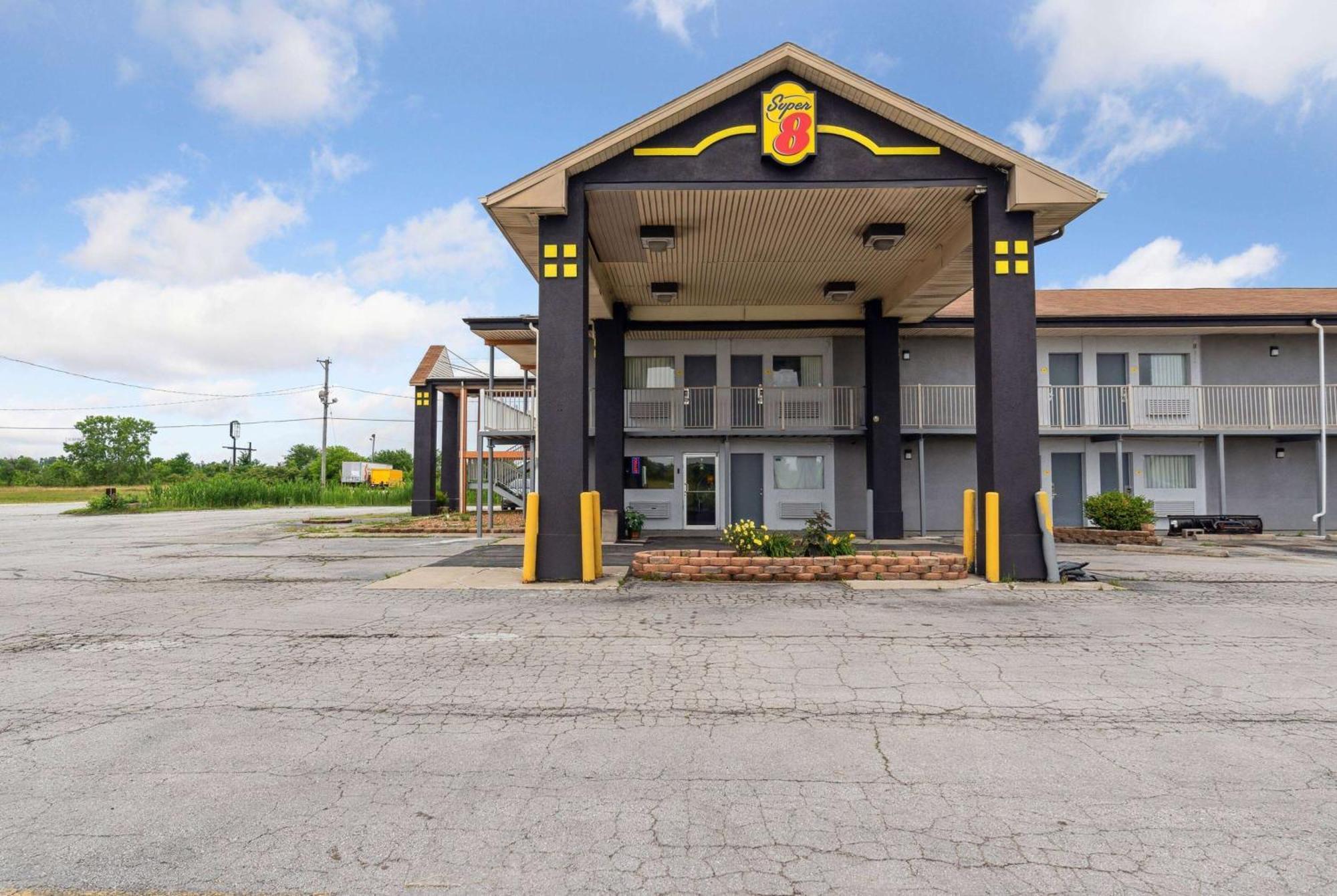 Super 8 By Wyndham Millbury/Toledo Hotel Eksteriør billede