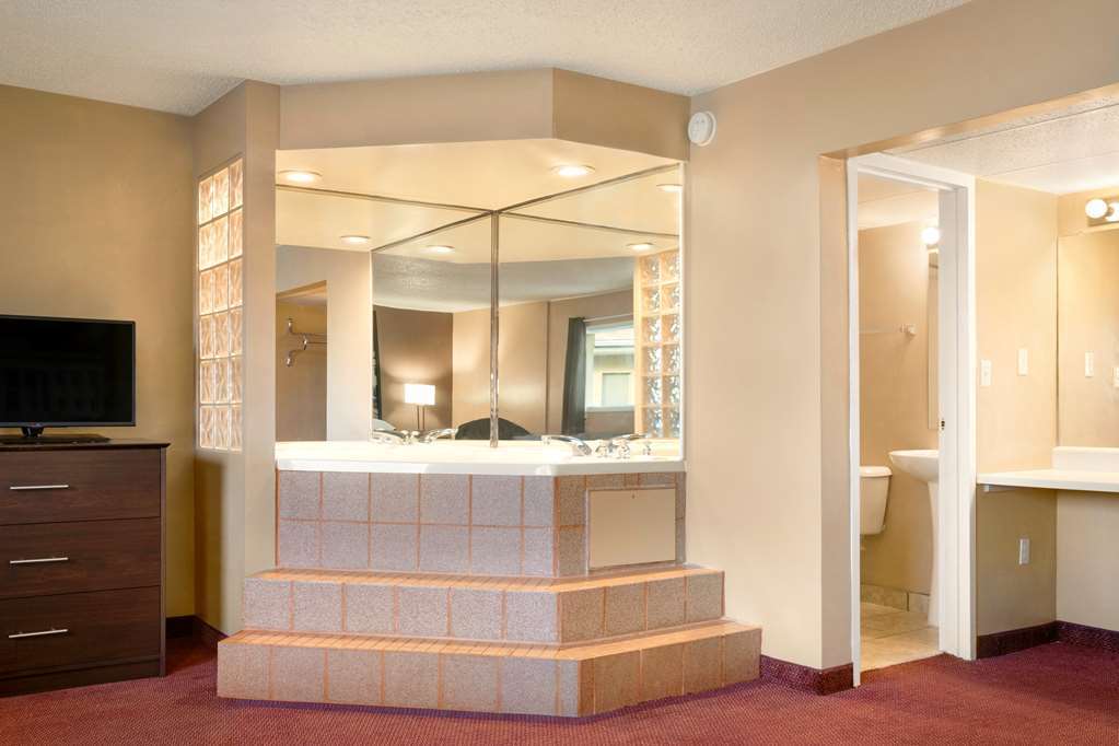 Super 8 By Wyndham Millbury/Toledo Hotel Værelse billede