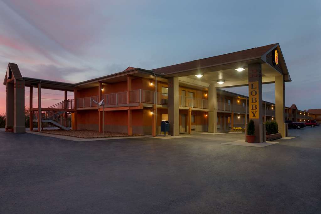 Super 8 By Wyndham Millbury/Toledo Hotel Eksteriør billede
